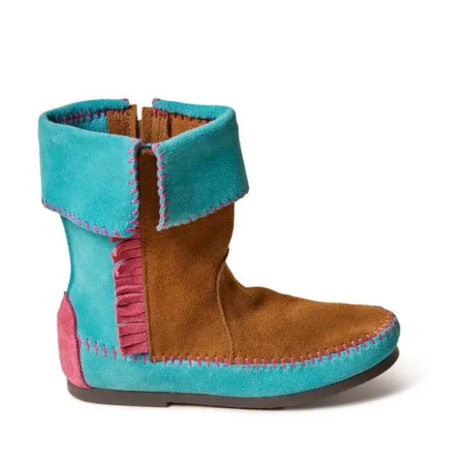 minnetonka-x-stranger-things-k-eEHyjArc-3.webp Boots|Minnetonka x Stranger Things Holly Wheeler Boot Minnetonka x Stranger Things Kids' Holly Wheeler Boot Pink Turquoise Brown