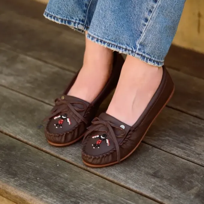 womens-thunderbird-animikii-ha-LsvpcmFE-4.webp Mocs & Loafers|WoThunderbird "Animikii" Hardsole Women's Thunderbird "Animikii" Hardsole Dark Brown Leather